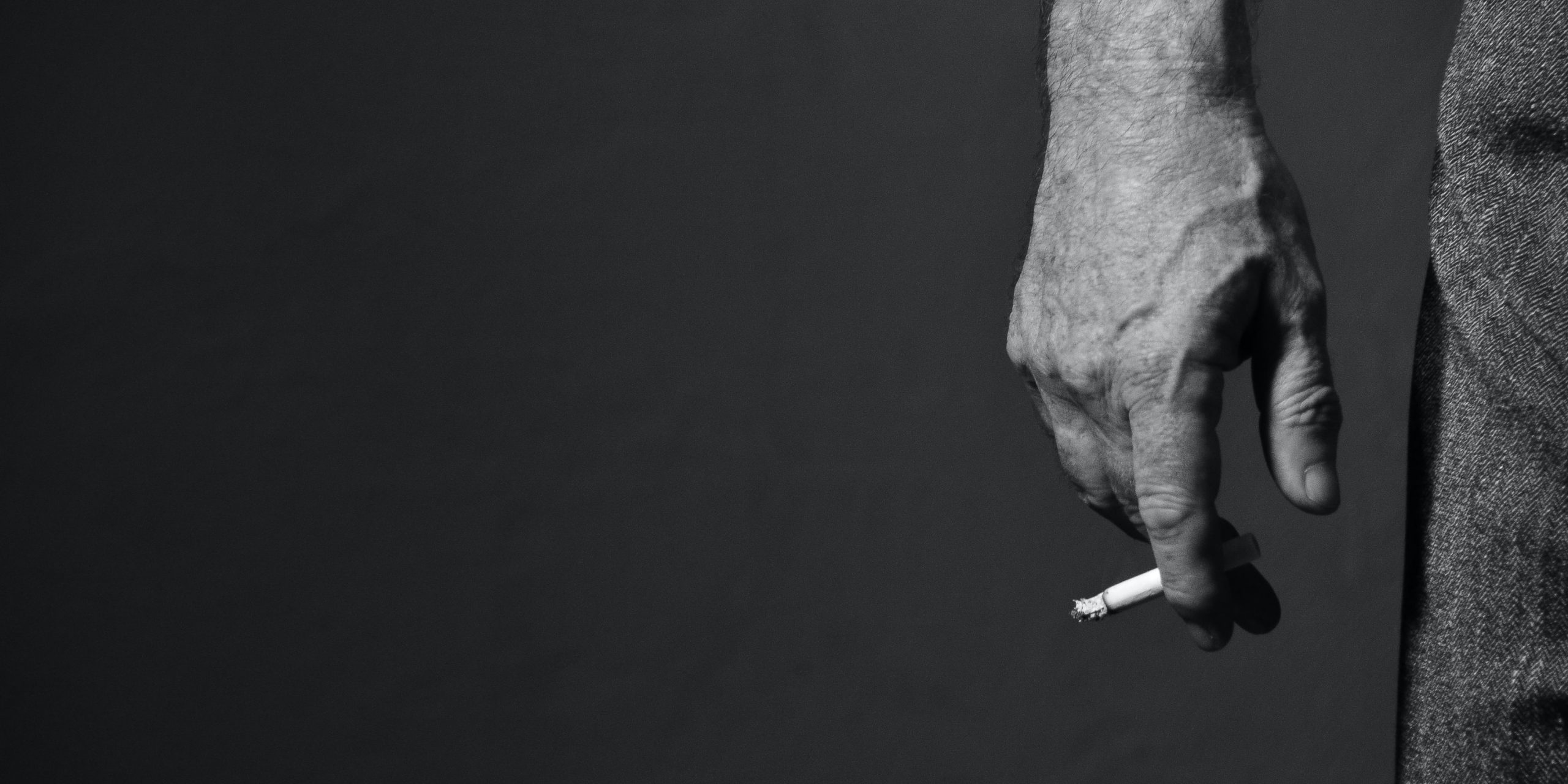 πρόστιμο όταν πετάς τσιγάρο από το αυτοκίνητο