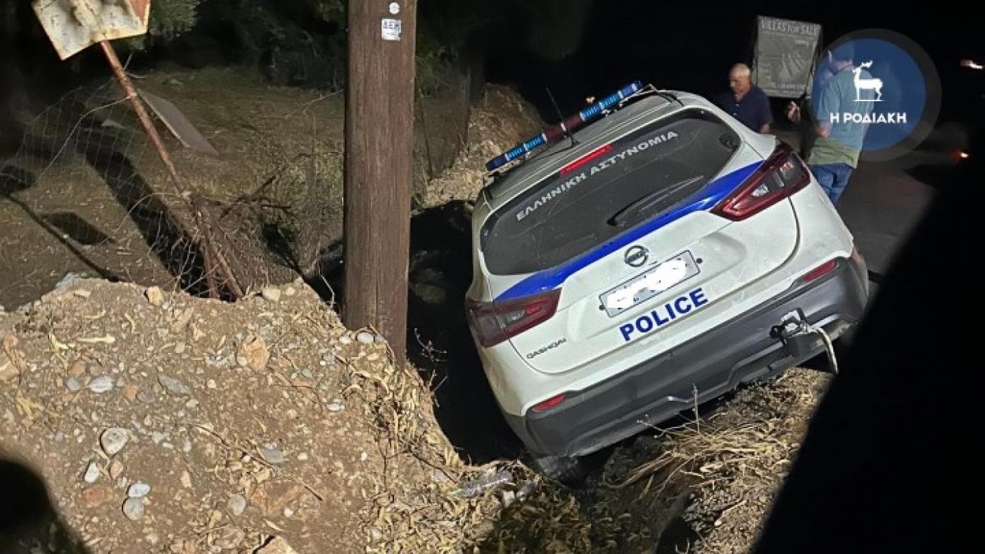 Φωτογραφίες: Τροχαίο ατύχημα με περιπολικό της ΕΛ.ΑΣ.